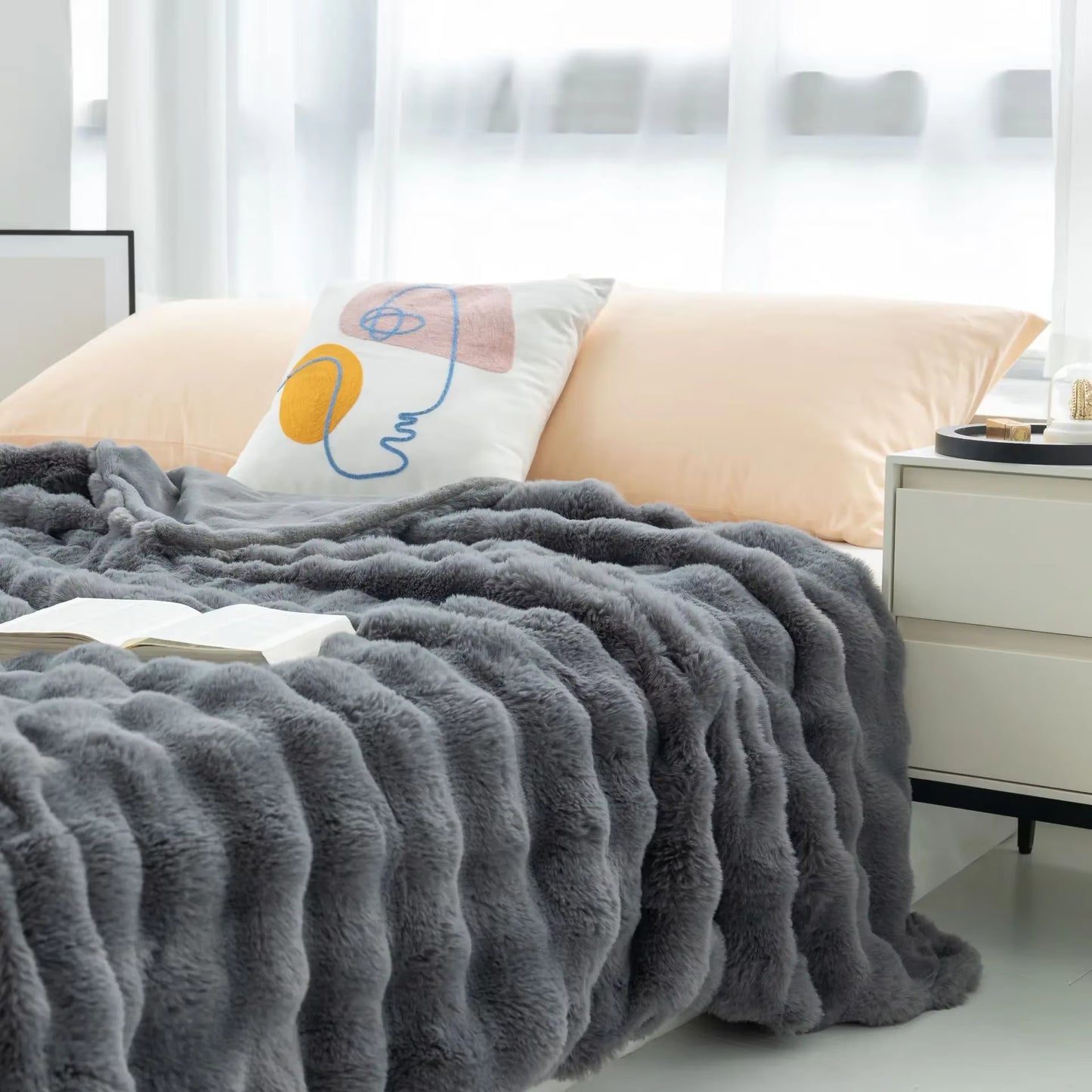 Luxury Faux Rabbit Fur Blankets for Beds Winter Fluffy Plush Throw Blanket Bedroom Sofa Cover Pillowcase Ultra Soft Bubble Throw